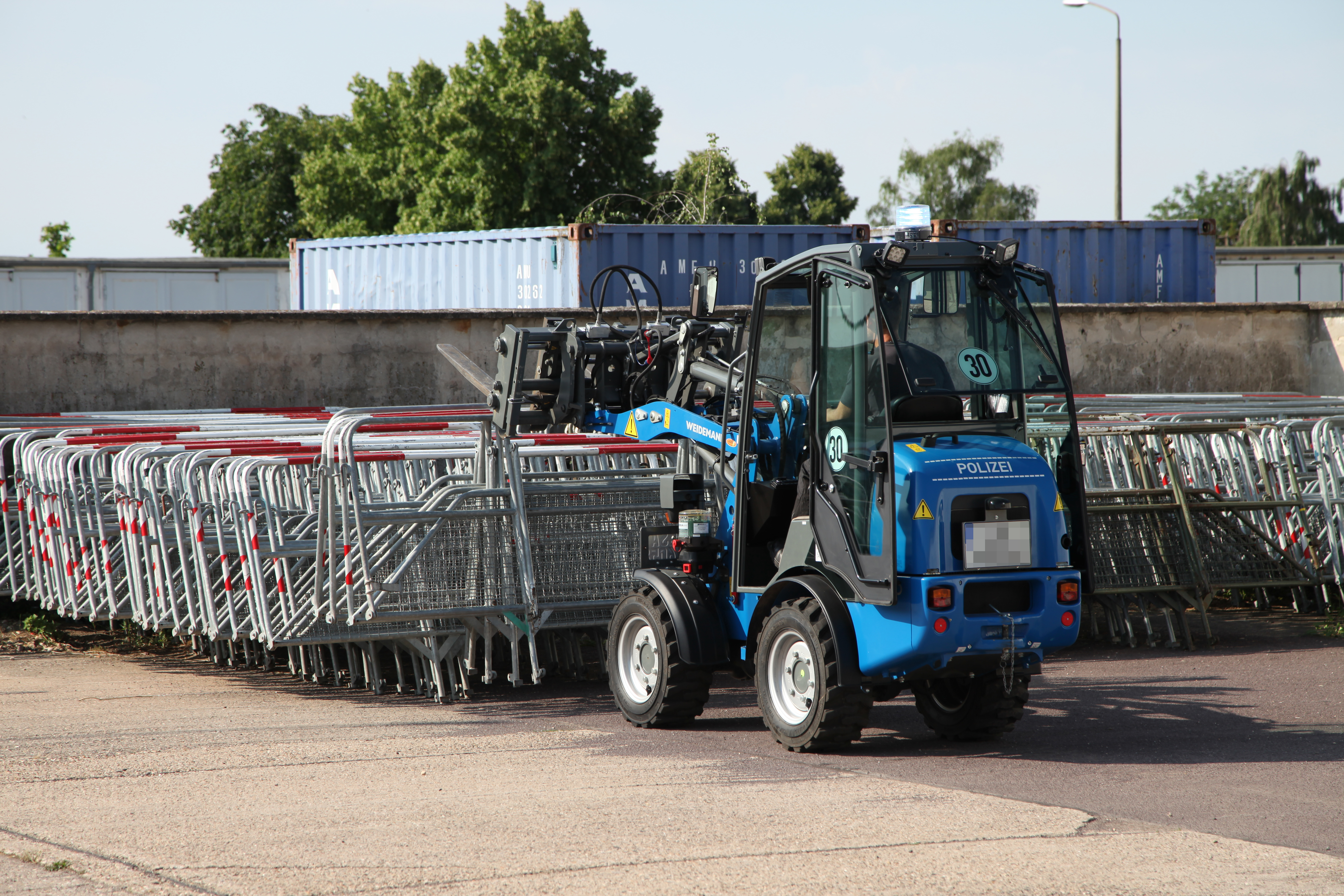 Weidemann Hoftrac 1160 mit Kabine im Einsatz