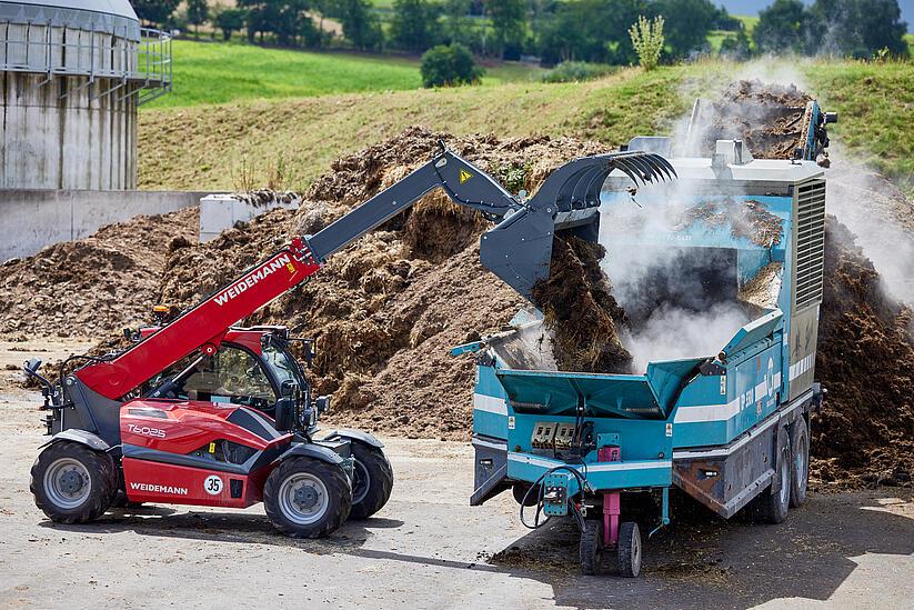 Weidemann telehandler T6025 in application, high hydraulic power