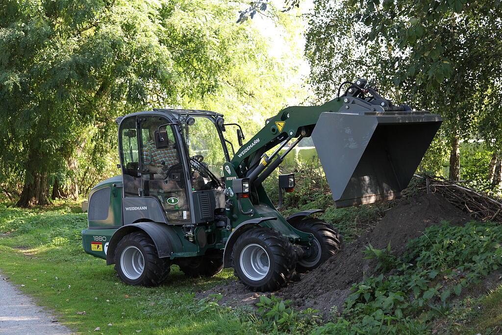 Weidemann Hoftrac 1880 im Einsatz