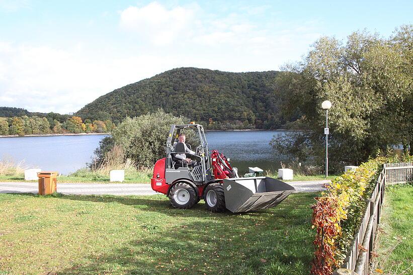 Weidemann Hoftrac 1160 im Einsatz mit Leichtgutschaufel