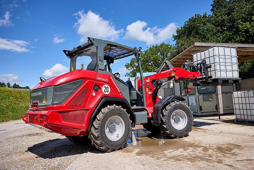 Weidemann wheel loader 2060 in studio, kinematics in general