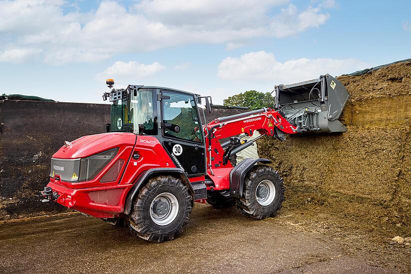 Weidemann telescopic wheel loader 3060T in studio, High hydraulic power