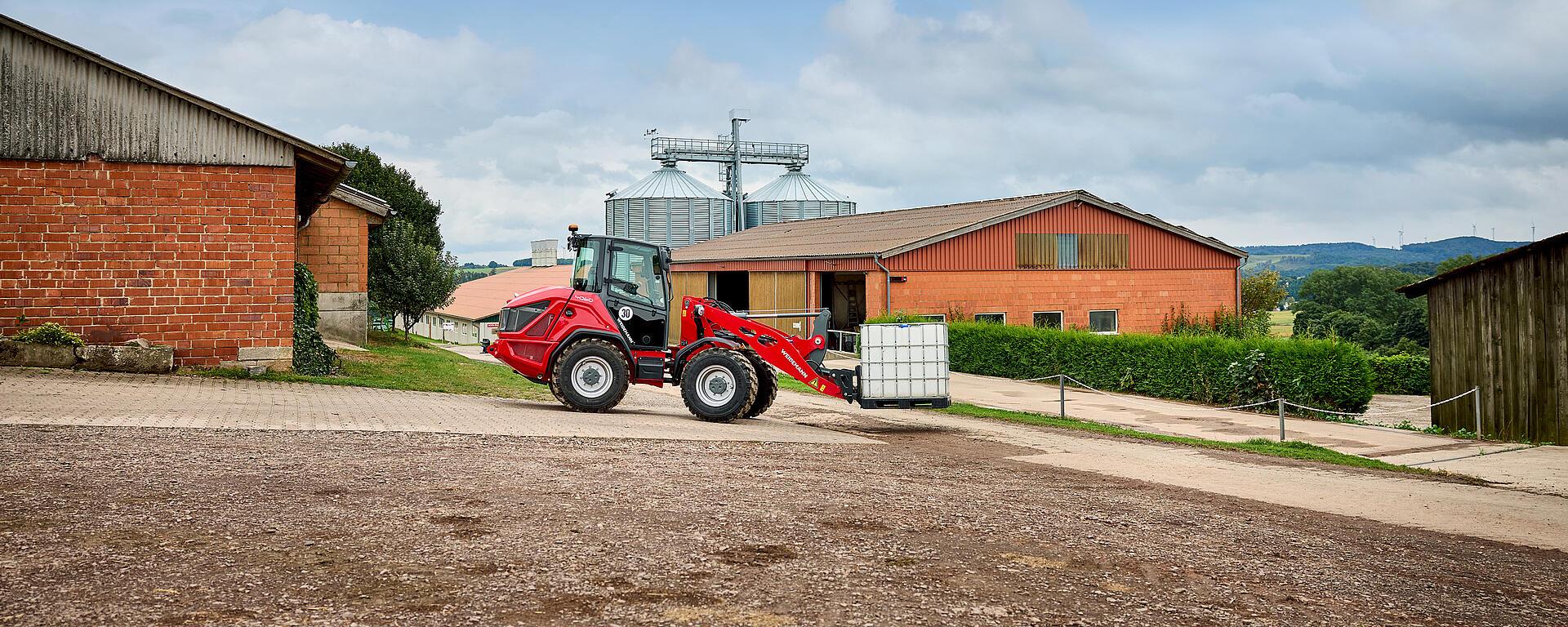 Weidemann wheel loader 4060 in application with pallet fork, agriculture