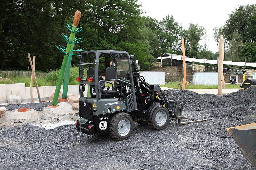 Weidemann Hoftrac 1140 mit Palettengabel im Einsatz