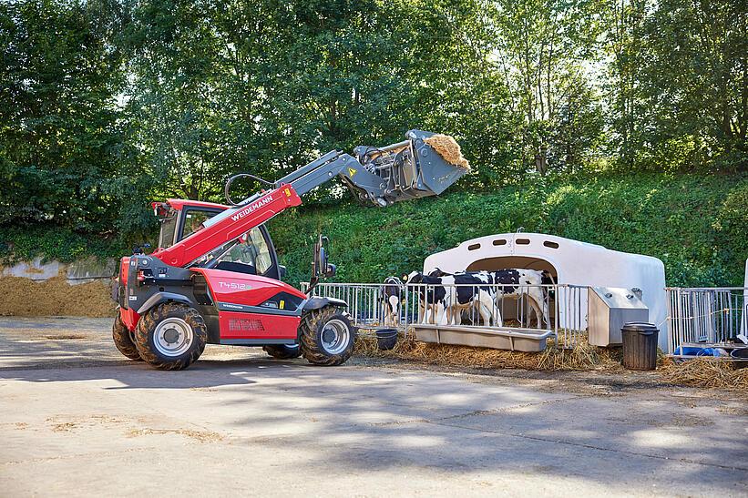 Weidemann Teleskolader T4512e mit Leichtgutschaufel im Einsatz