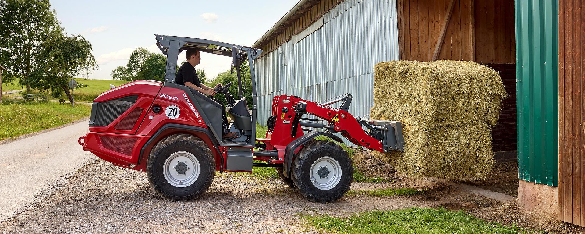 Weidemann wheel loader 2060 Overhead guard with bale spike, application