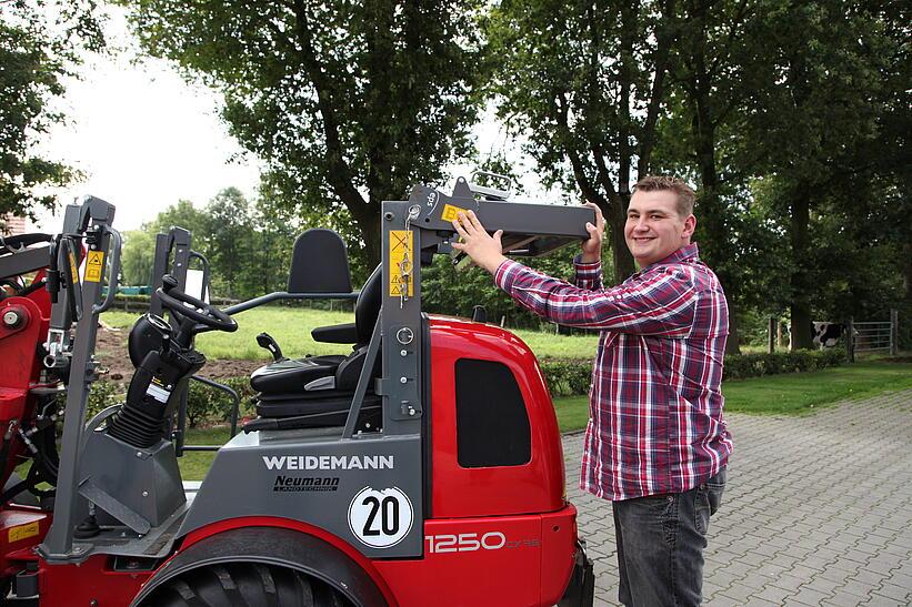 Weidemann Hoftrac 1250 im Einsatz, eps Dach abklappen