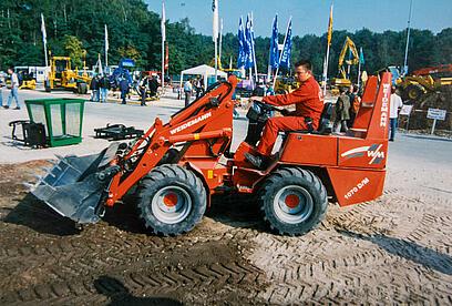 Weidemann Mitarbeiter auf Weidemann Hoftrac 1070 D/M