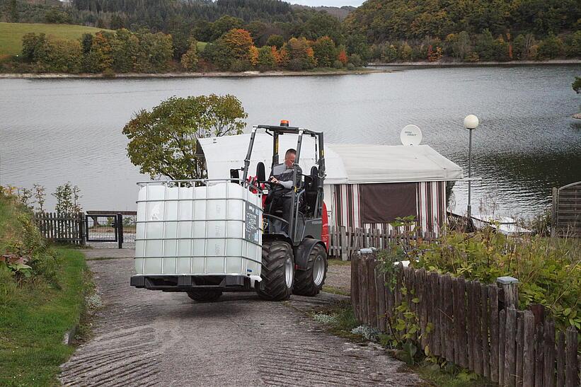 Weidemann Hoftrac 1160 im Einsatz mit Palettengabel