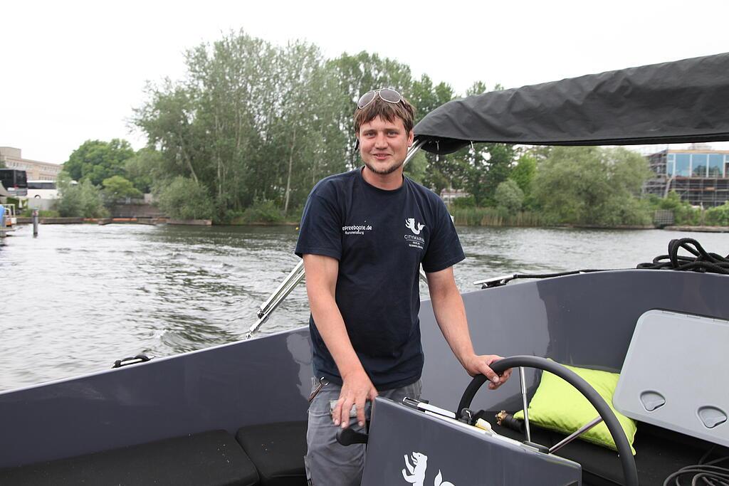 Person auf Boot