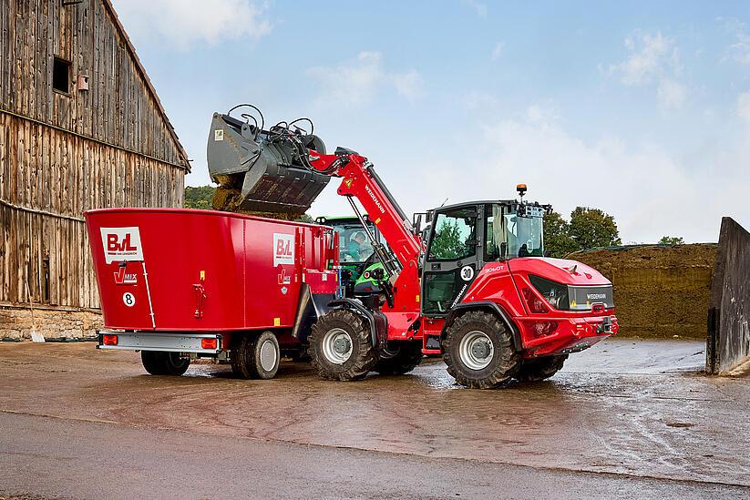 Weidemann telescopic wheel loader 3060T in studio, efficiency